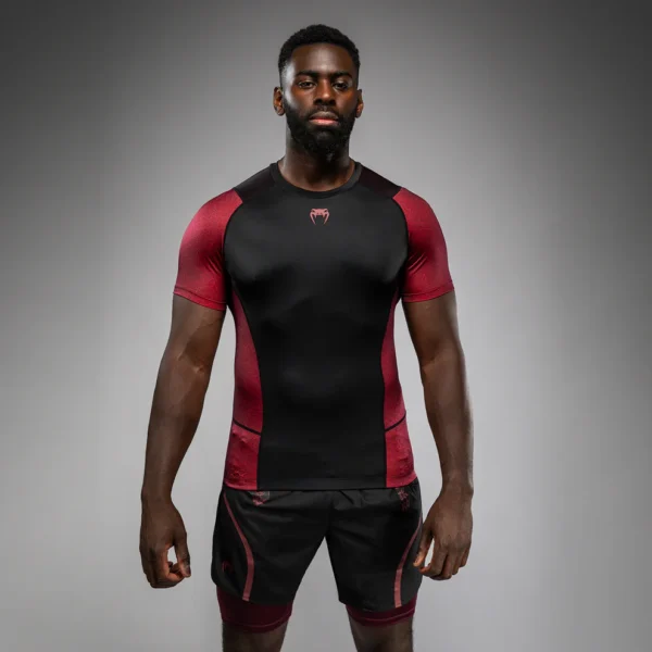 Venum x Assassin’s Creed: Shadows vīriešu rashguard krekls ar īsajām piedurknēm