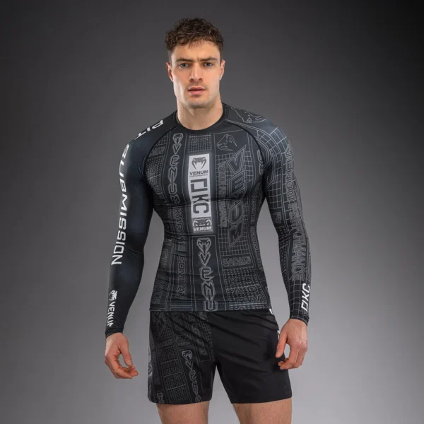 Venum Karate Combat Long Sleeve Rashguard - Melns